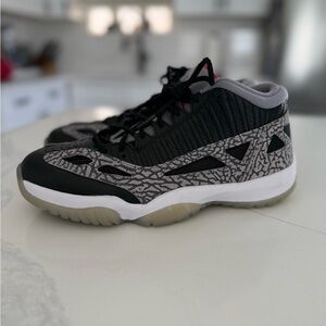Jordan 11 Low IE